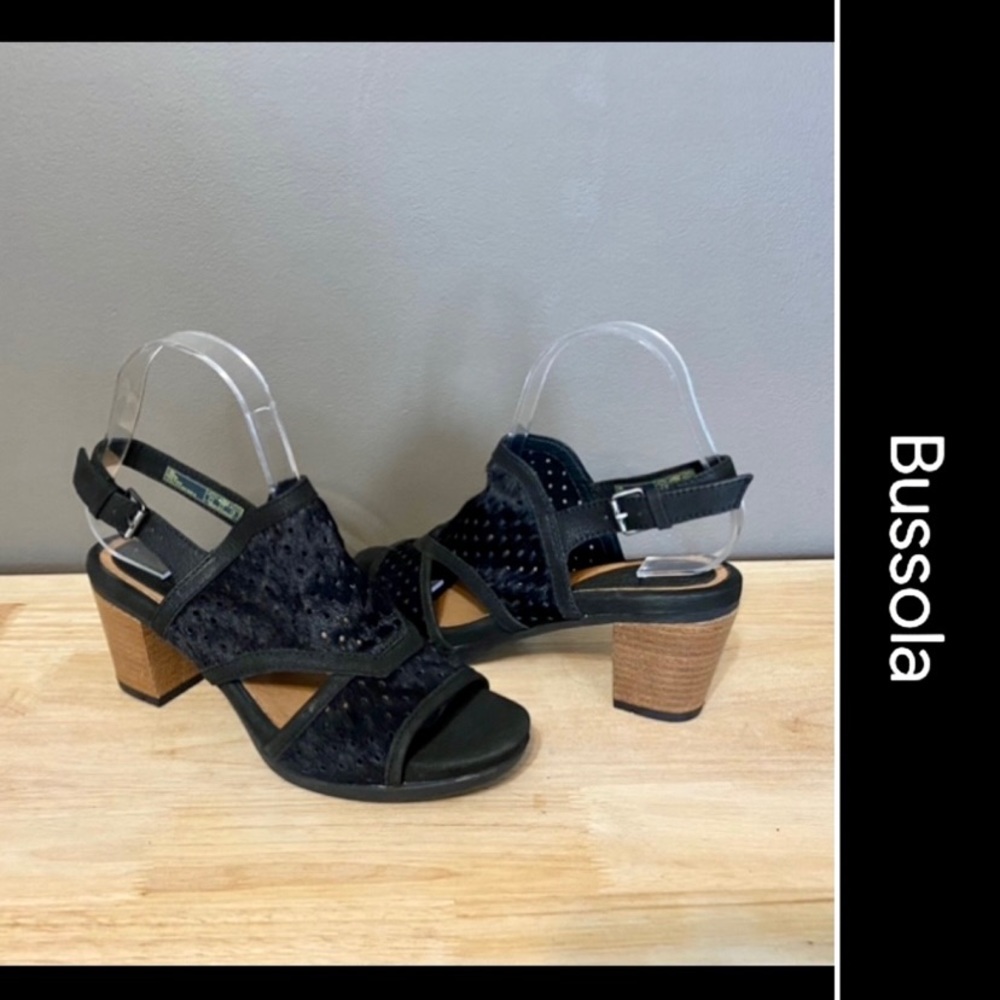 🔻SALE🔻BUSSOLA🔹NEW CONDITION • LEATHER